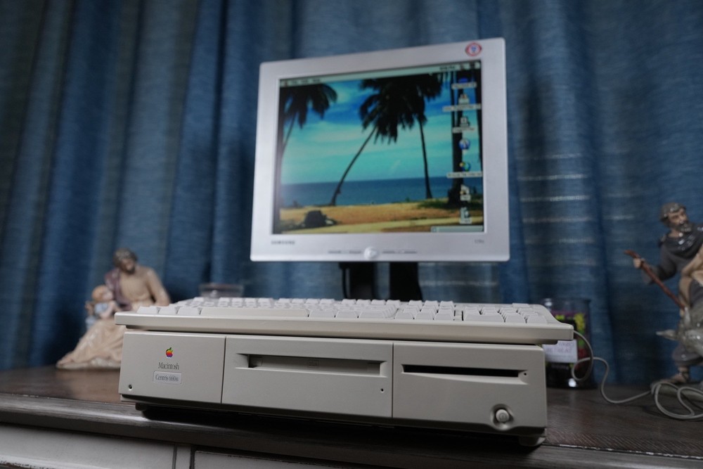 1993 Apple Macintosh Centris 660AV Computer + Keyboard & Mouse (TESTED & WORKS)