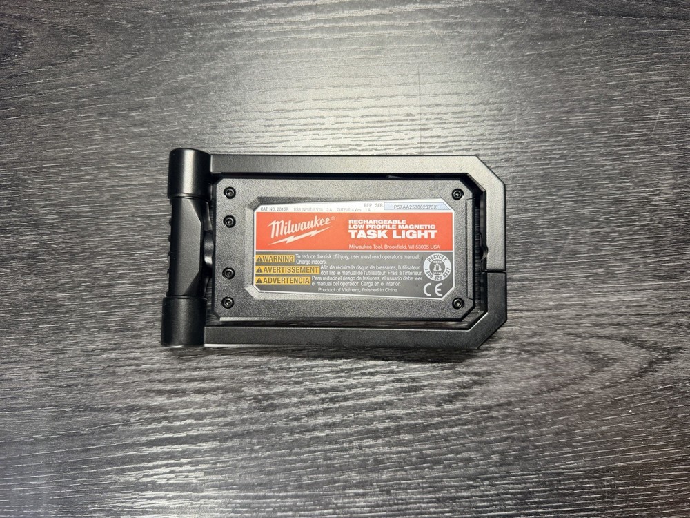 Milwaukee 2013R Rechargeable Low-Profile Magnetic Task Light
