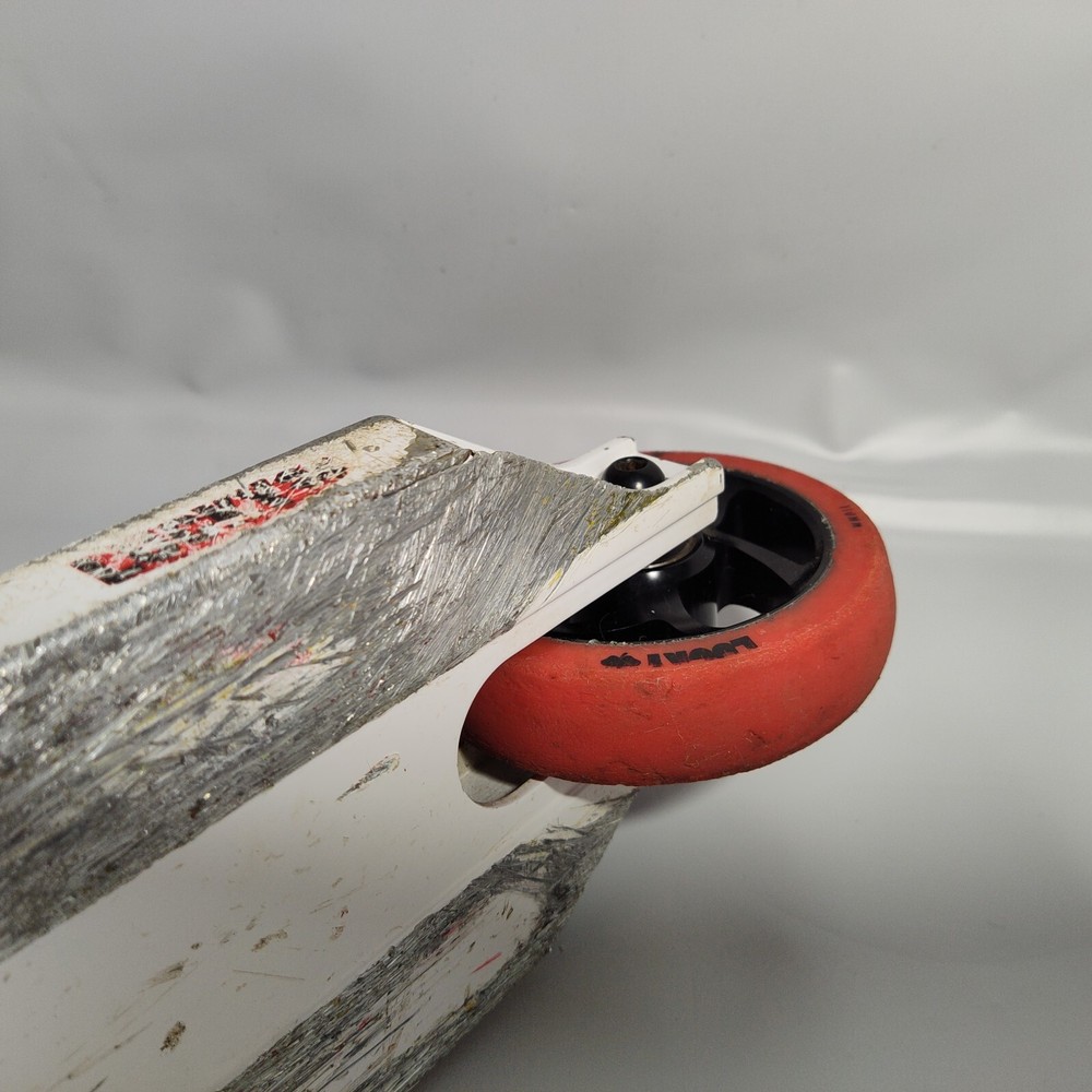 LUCKY CREW Scooter 2018 WHITE & RED - Good Condition!