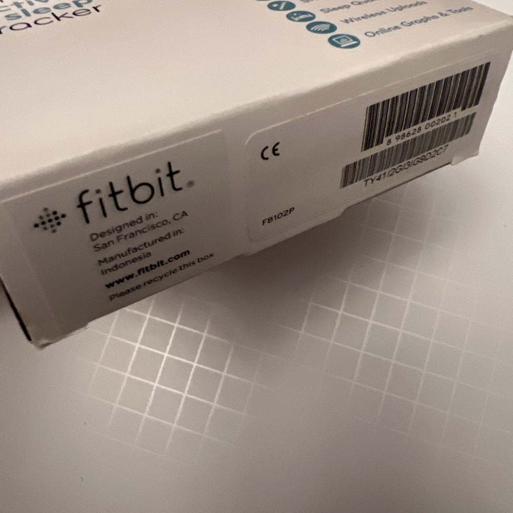 Fitbit Ultra FB102P PLUM Wireless Activity + Sleep Tracker