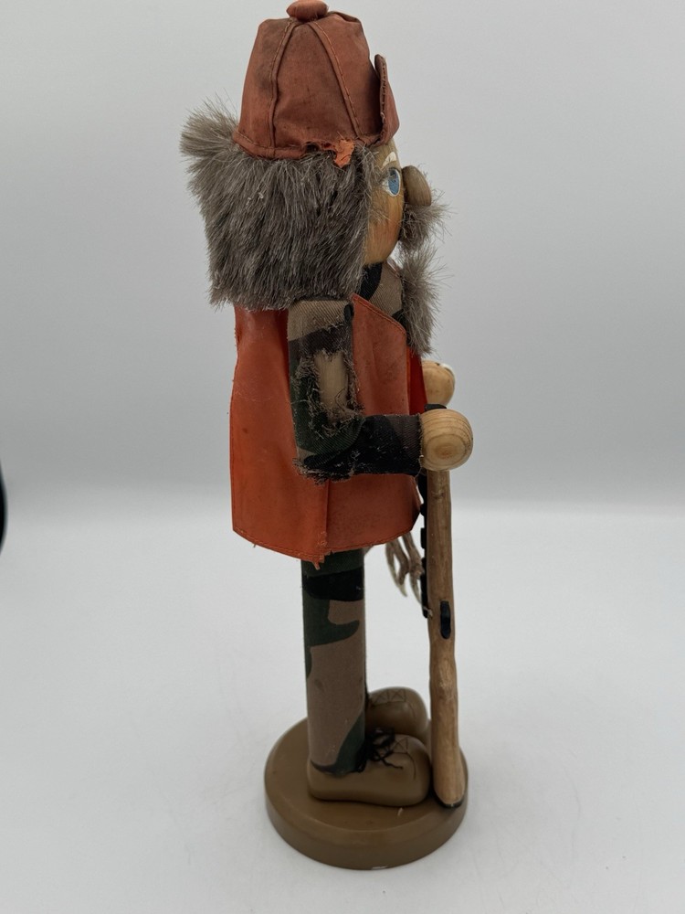 Old Deer Hunter Nutcracker