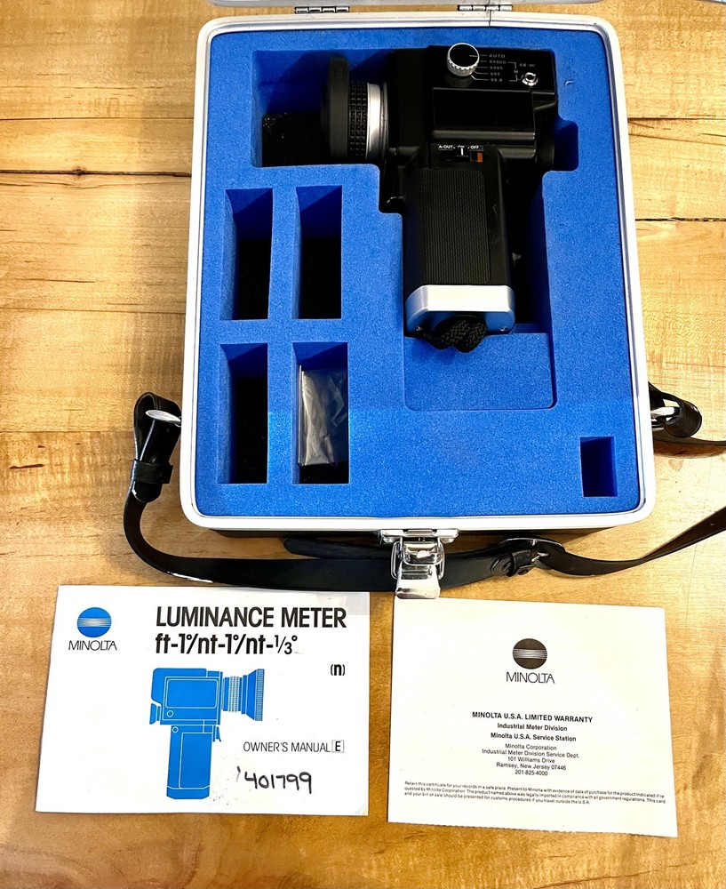 Minolta Luminance Meter.  Excellent condition.  Tested, works!