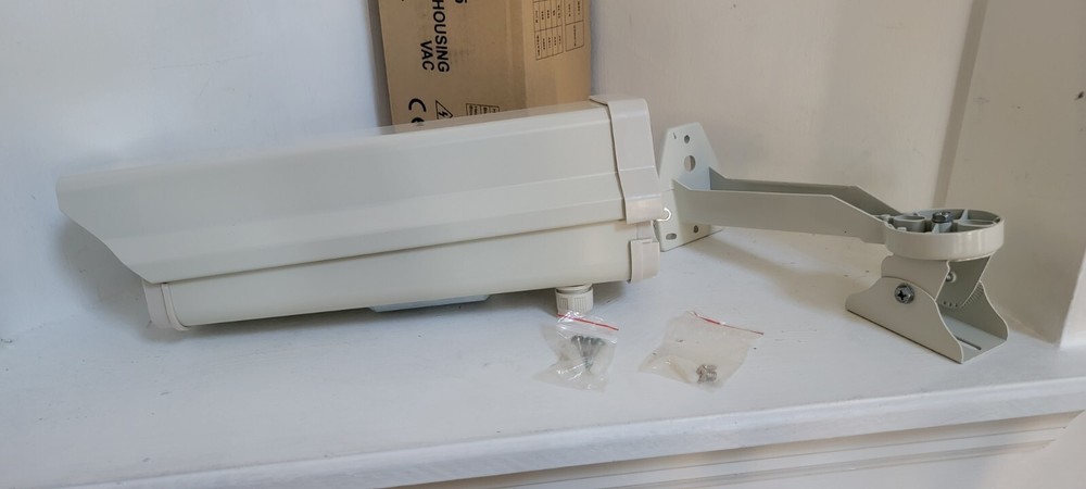 Evertech Housing CCTV Camera Box Weatherproof - Missing one screw