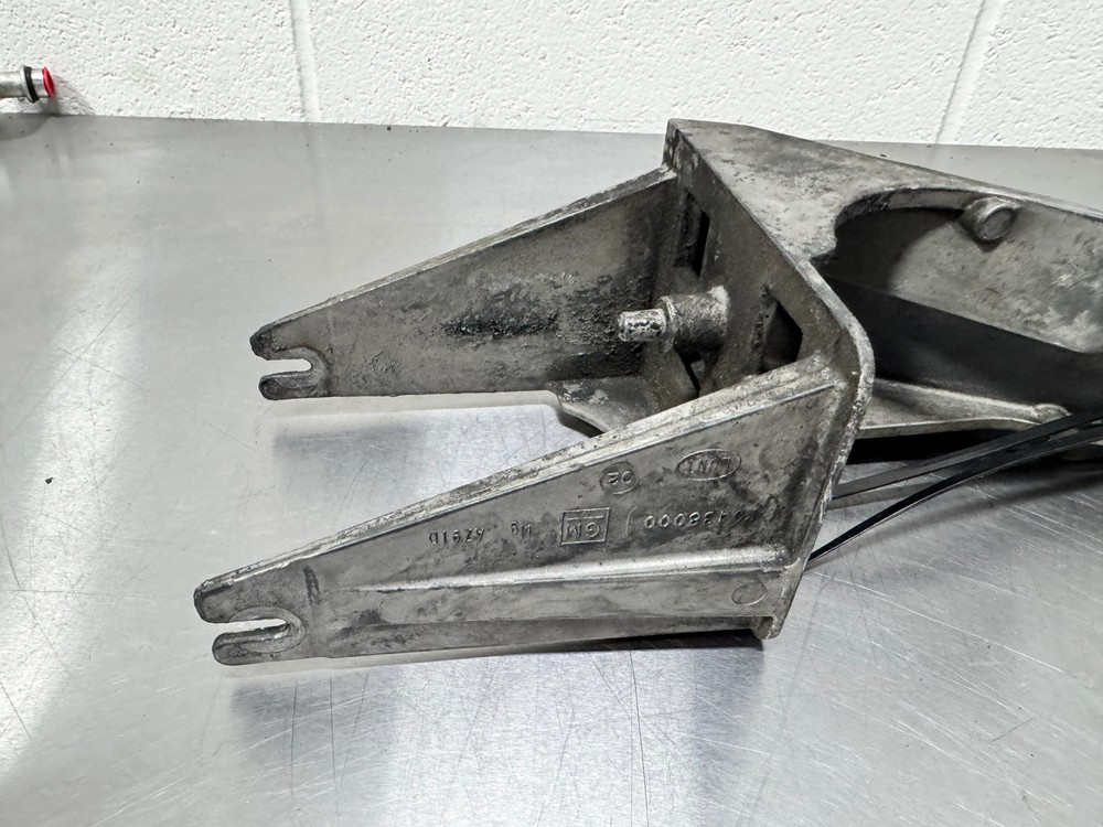 2001-2004 C5 CORVETTE OEM ABS PUMP MODULE BRACKET 10438000 L52