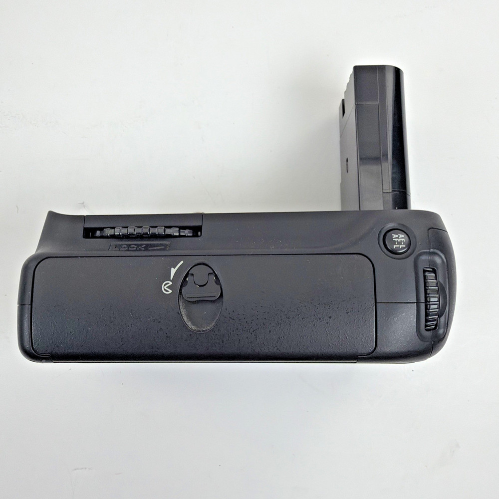 Nikon MB-D80 Multi Power Battery Pack Grip for D80, D90