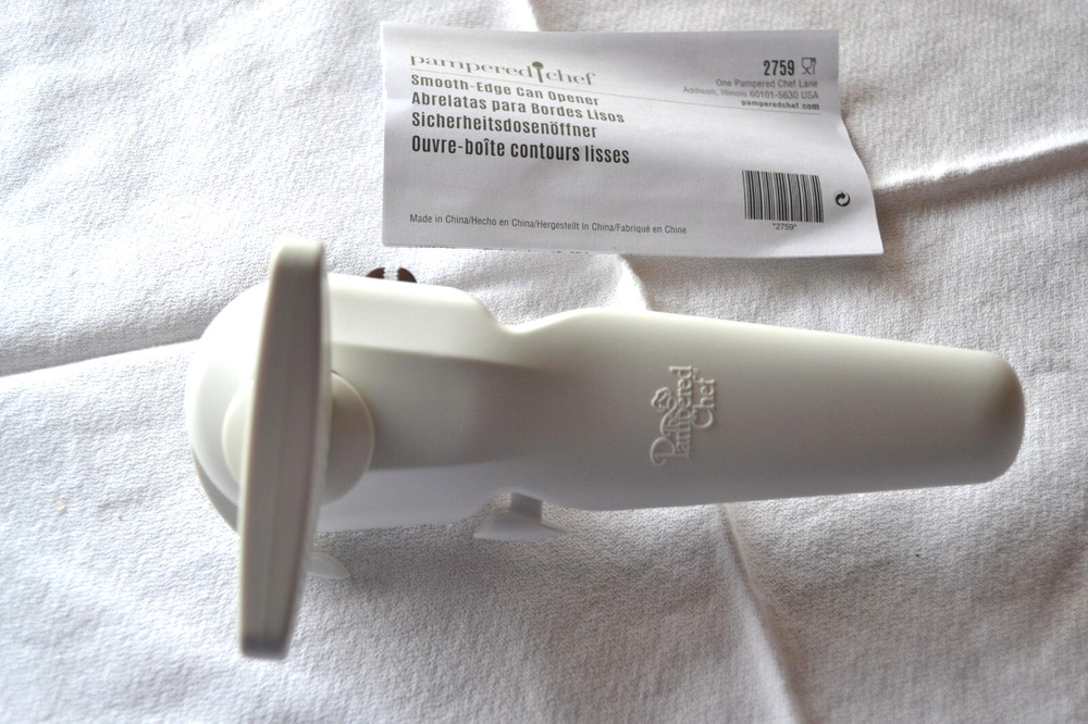 Pampered Chef Famous SMOOTH-EDGE CAN OPENER - Easy to Use -No Sharp Cutting Edge