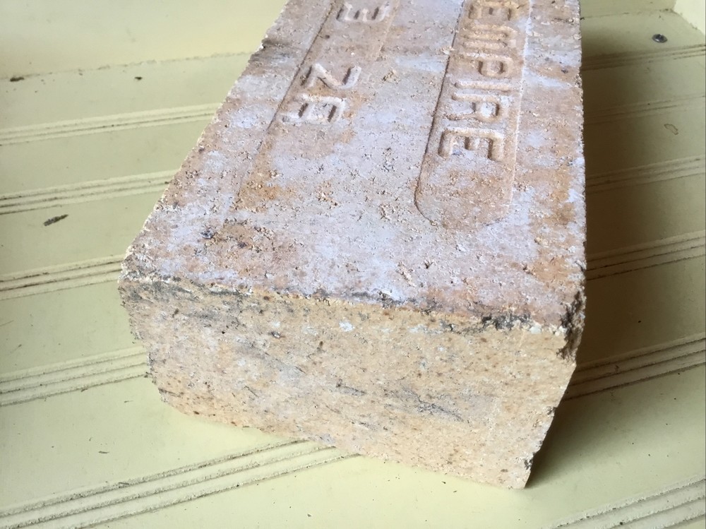 A. P. GREEN EMPIRE INSULATING FIREBRICKS 15 BRICK @ $2 EACH FOR ango1281 ONLY