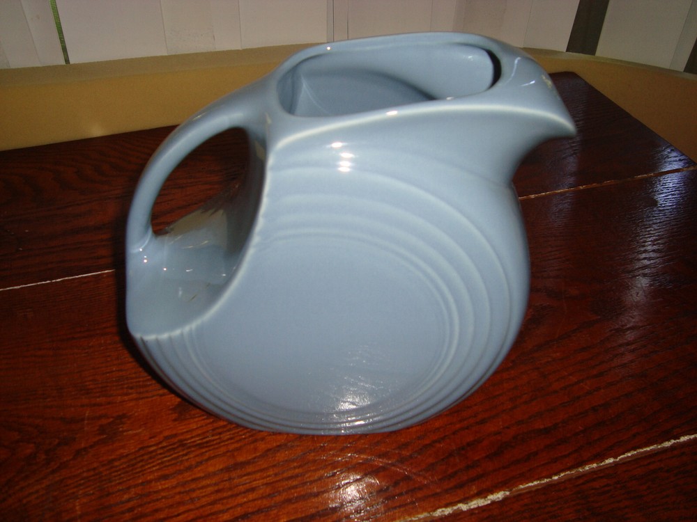 FIESTA LARGE PITCHER DISK 87 1/4 OZ. PERIWINKLE BLUE BNWT!