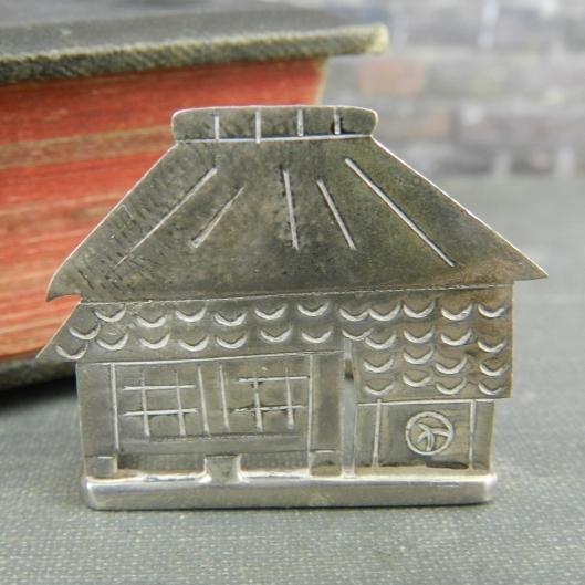 Table Decor 950 Silver House Shaped Place Card Holder