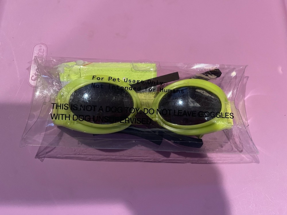 DOG GOGGLES green, adjustable straps, 6" wide, #7574