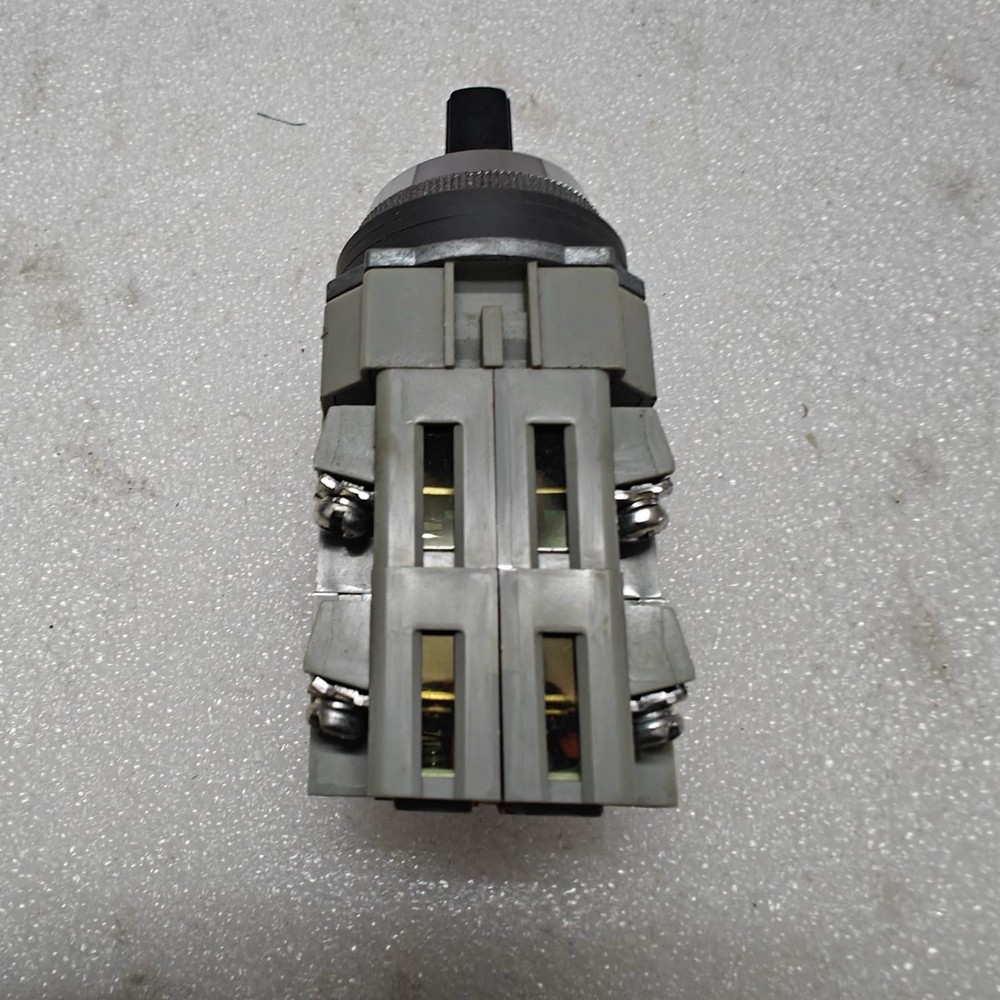 IDEC CONTROL UNIT SELECTOR SWITCH ASD0335 (ASD3323N)