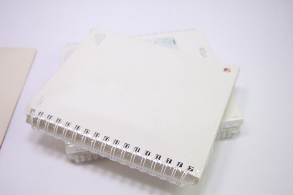 Apple Macintosh System Software Version 6.0.4 HyperCard. Program disks Use Guide