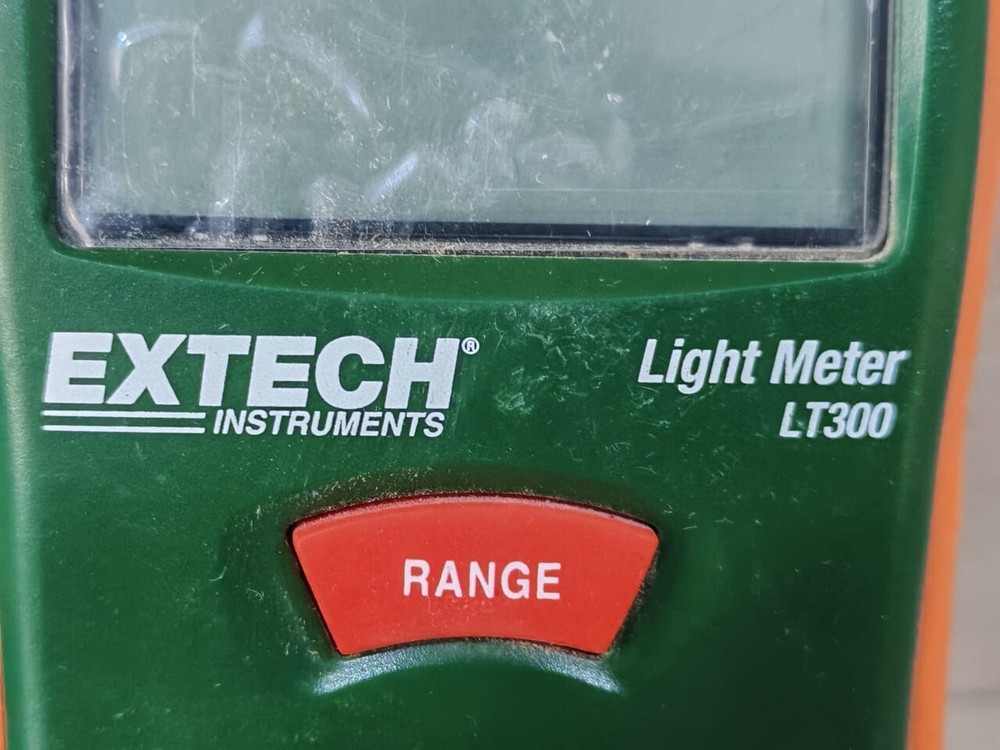 EXTECH INSTRUMENT LT300 DIGITAL LIGHT METER - W/O ANY ACCESSORIES