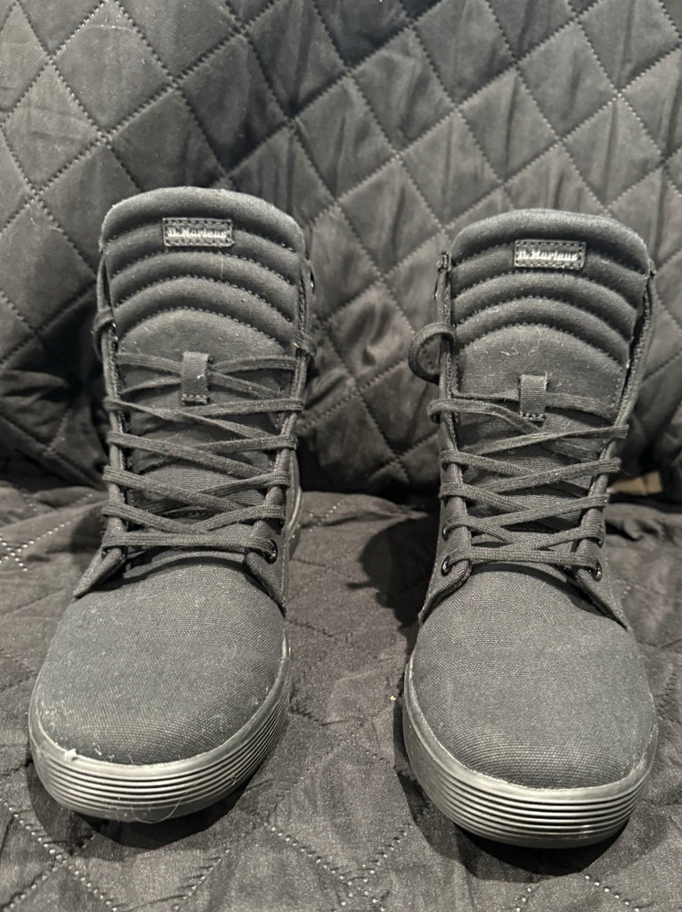 Dr. Martens Black Combat Boots Sleek Design Size 8L Mids