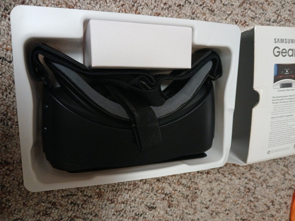 Samsung VR Virtual Reality Headset Oculus