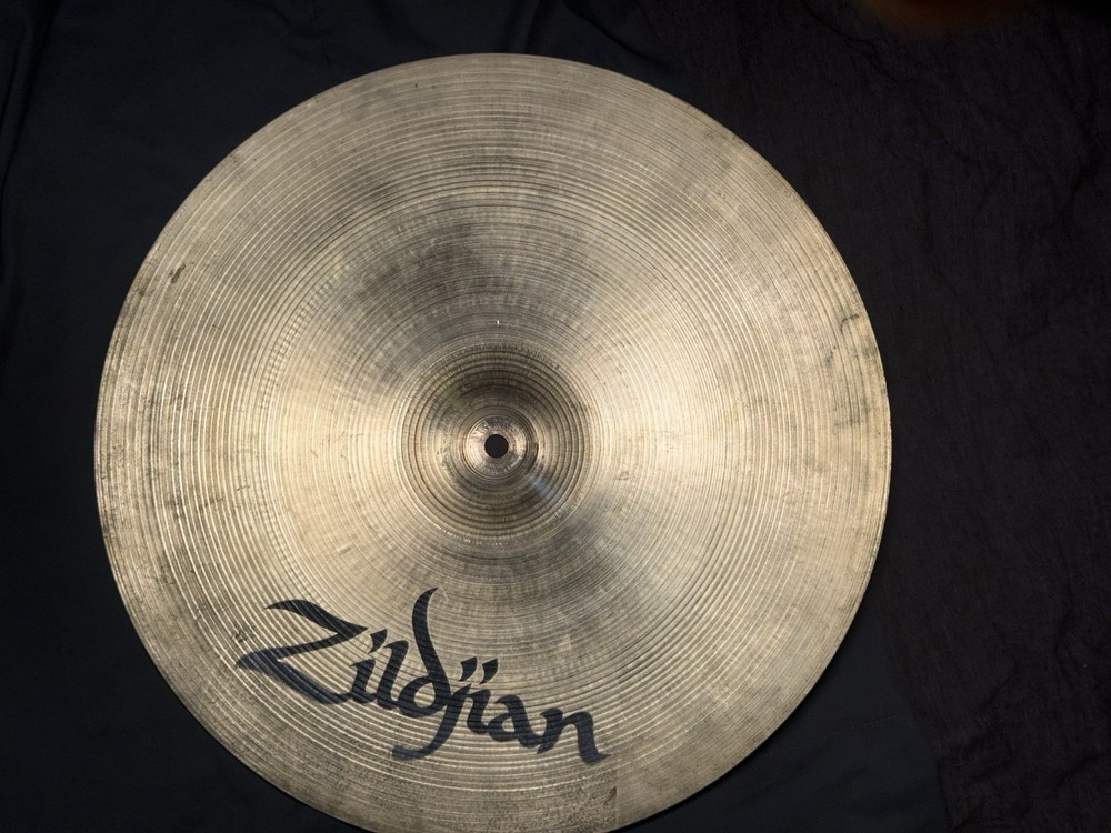 Used (GREAT) Zildjian 16” A Medium Thin Crash Cymbal