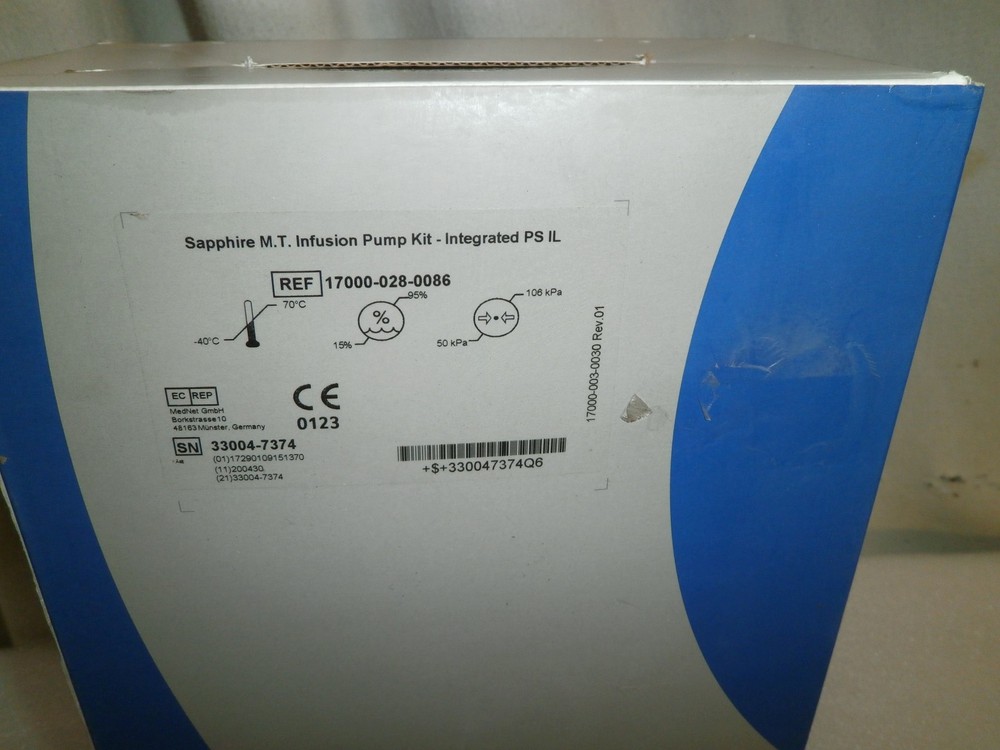 QCORE Sapphire multi therapy pump with accessories (has bad battery)