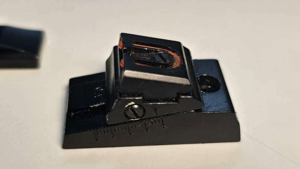 Thompson Center Arms Omega Z5 Muzzleloader Sight Set With Screw (M)