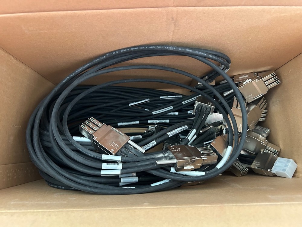 Cisco 9300 Series STACK-T1-1M V01 Stackwise Stacking Cable 1M 800-40404-01