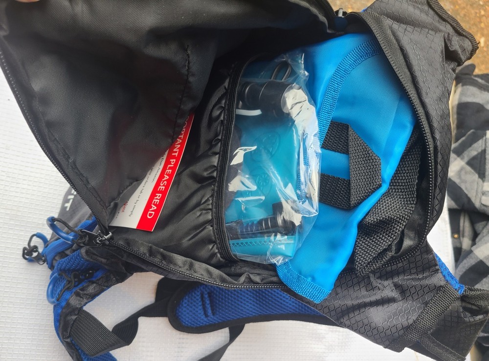 InnerFit Insulated Hydration Backpack Durable Camel Blue BRAND NEW WITH BLADDER