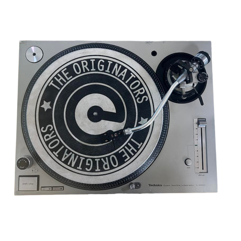 Technics Quartz Direct Drive Turntable SL-1200M3D