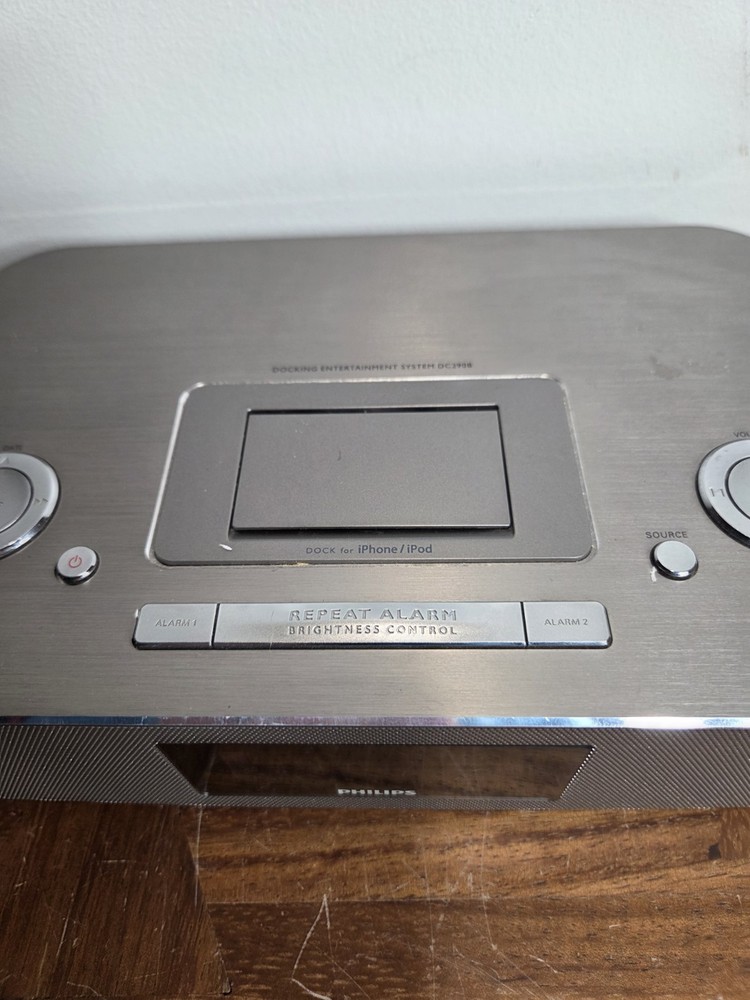 Phillips DC290B/37 Docking System 30 Pin iPhone Player Charger Alarm Clock READ