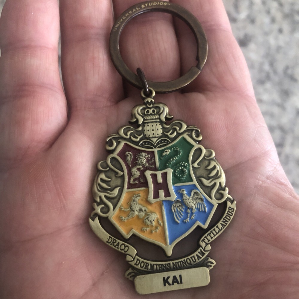 Harry Potter Crest Name Keychain Kai Universal