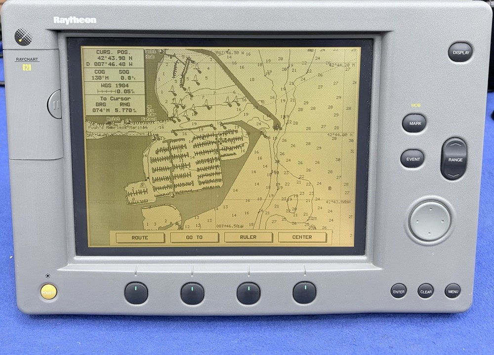 Raymarine Raytheon 620 / RC620 Chartplotter Display - Tested & Working