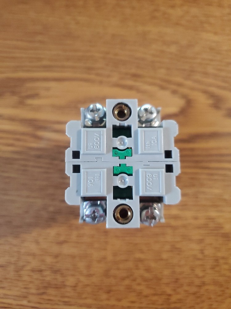 Idec BST-010 2-Position Maintained Key Switch with key