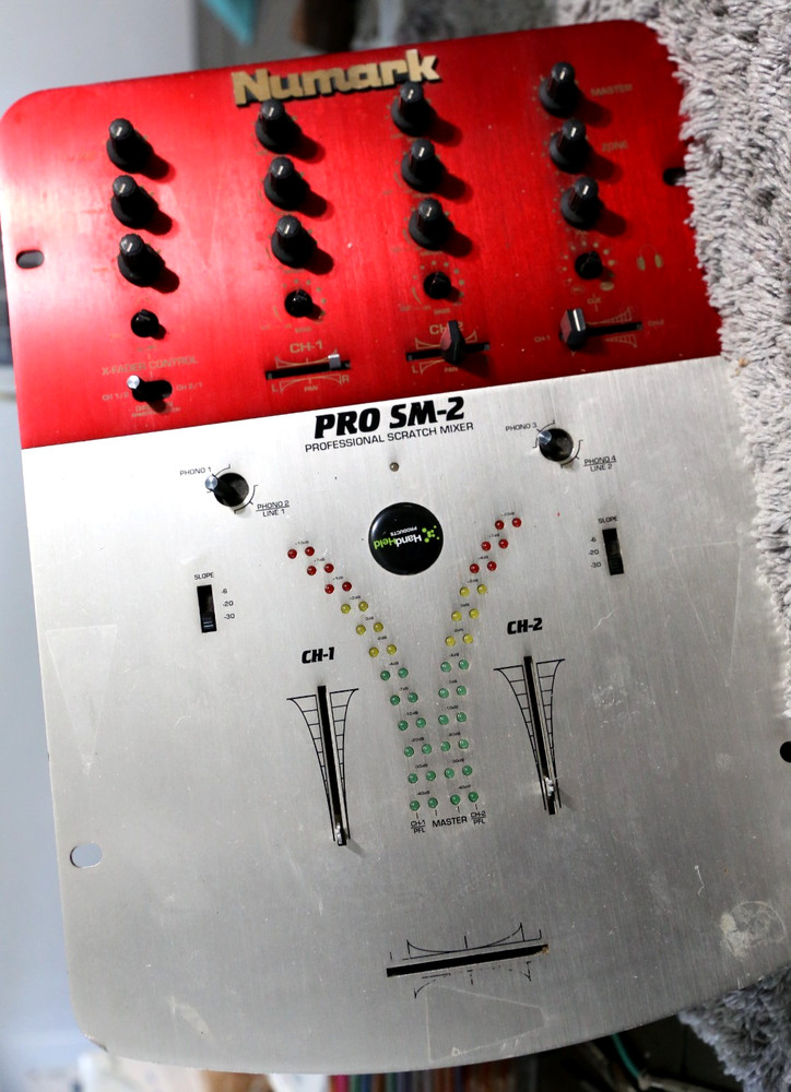 Numark PRO SM-2 professional scratch mixer.