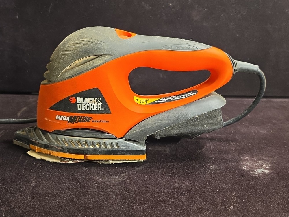 Black and Decker Sander Polisher MS700 With Case +