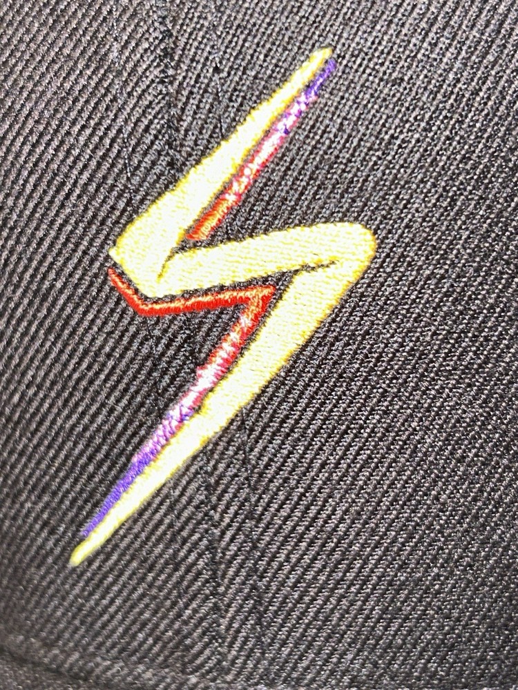 MS MARVEL Cap Marvel Comics Cast & Crew Gift - SNAP BACK NEW!