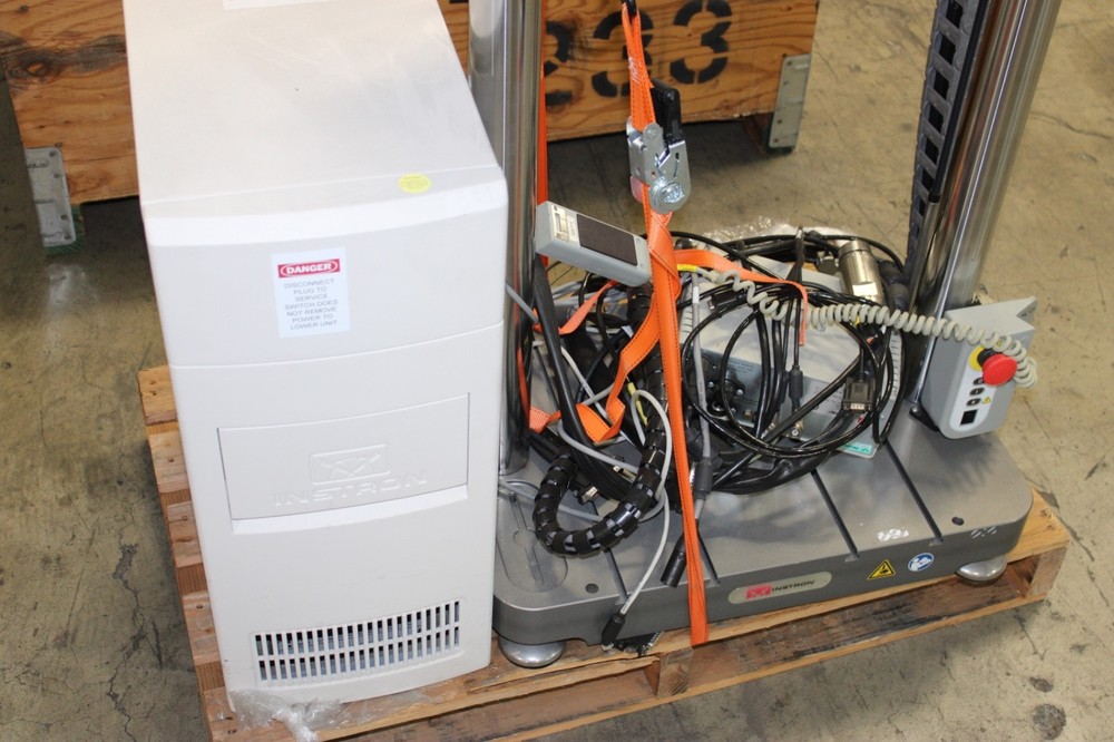 Instron Dynamic and Static Testing MACHINE E3000