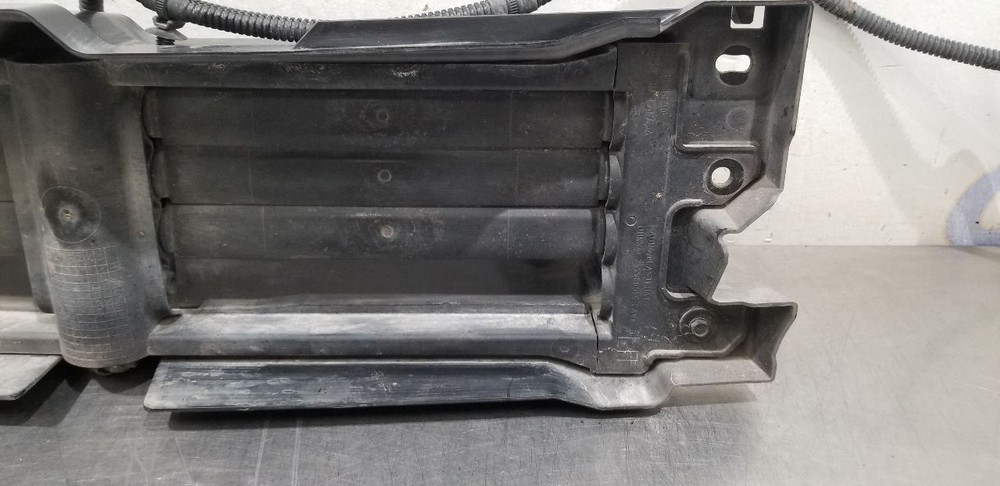 22 CHEVY SILVERADO 2500 LOWER AIR SHUTTER 6.6L DIESEL