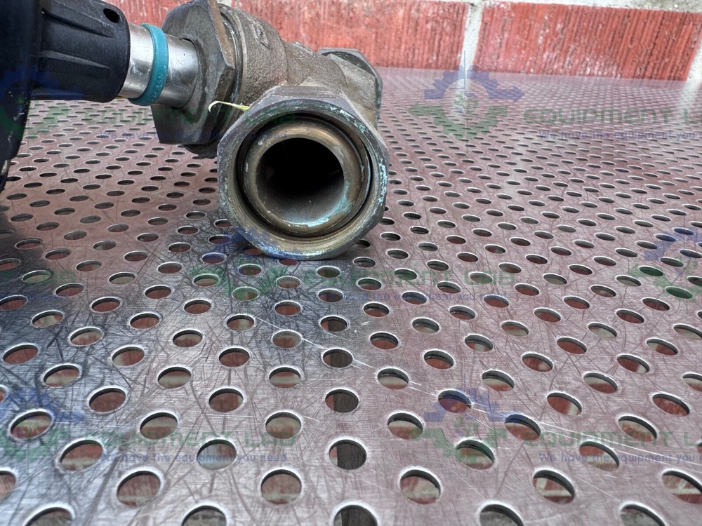 Gemu 554/25/D195 Pneumatic Angle Seat Globe Valve w/ 1" Compression Fitting