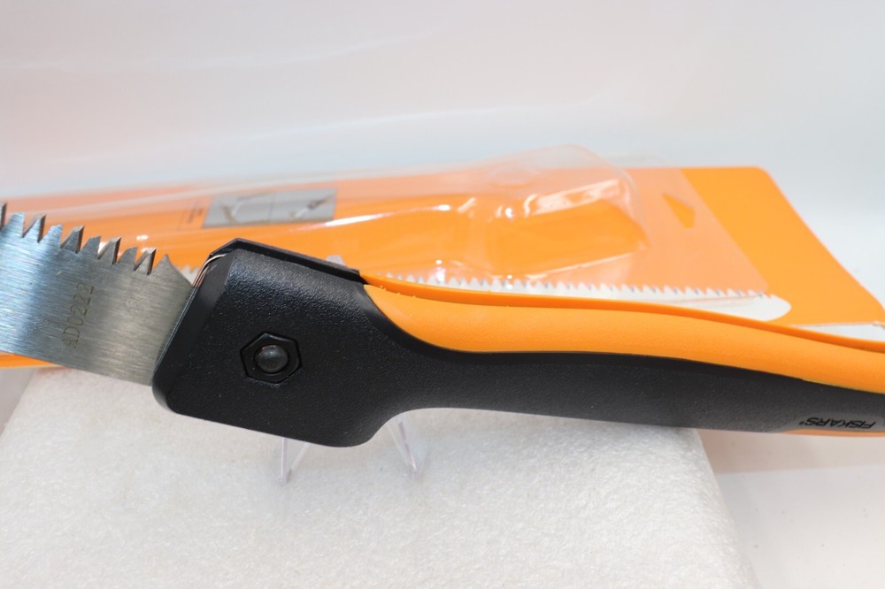 Fiskars 10” Blade Folding/Locking Power Tooth Pruning Saw