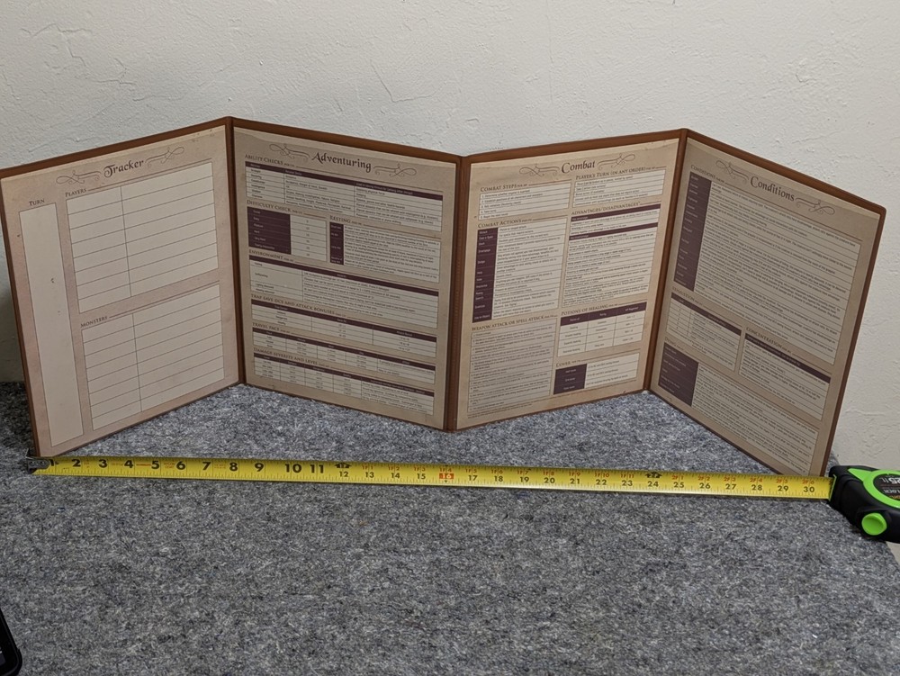 Dungeons & Dragons Lot + Melee Mats + Hexers Game Master Screen