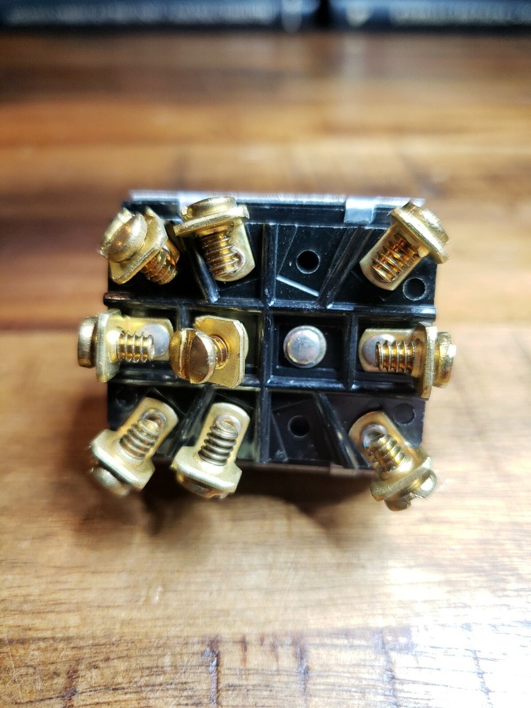 Arrow Hart Crouse Hinds toggle switch 82514