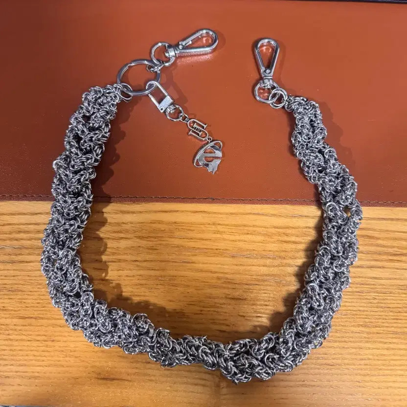 Under Mica LECHAINUS Silver Keychain Official