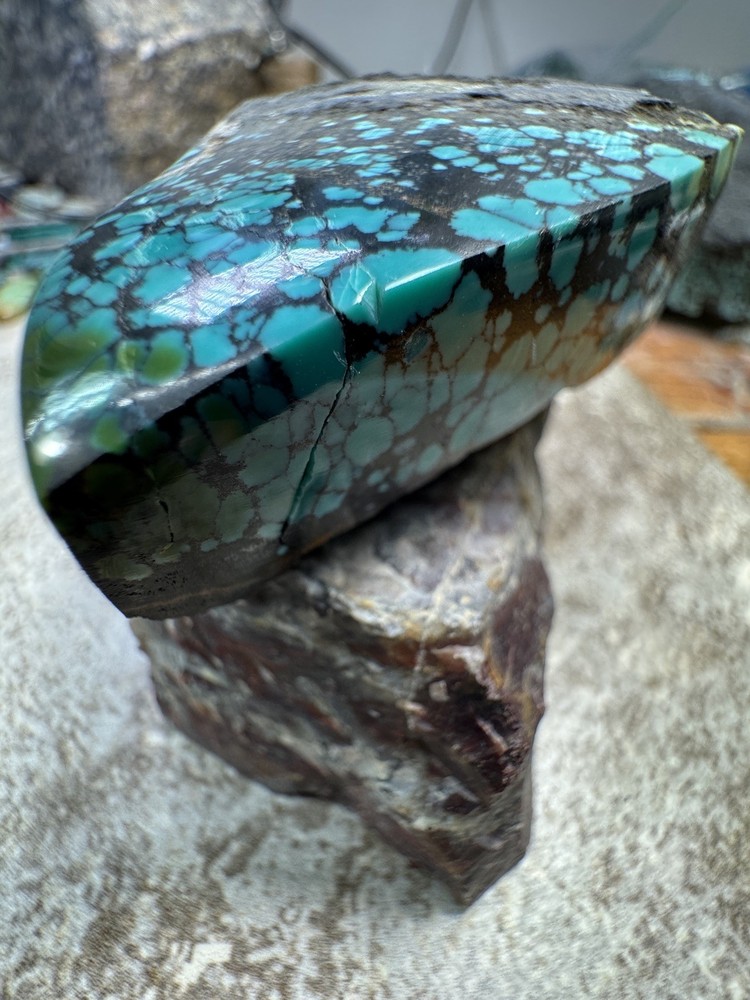 Hubei turquoise stabilized great cloud mountain solid spiderweb nugget