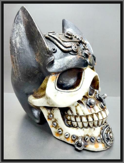 Mechanical Robotic Batman SKULL Skeleton HEAD Sculpture Figurine Halloween Decor