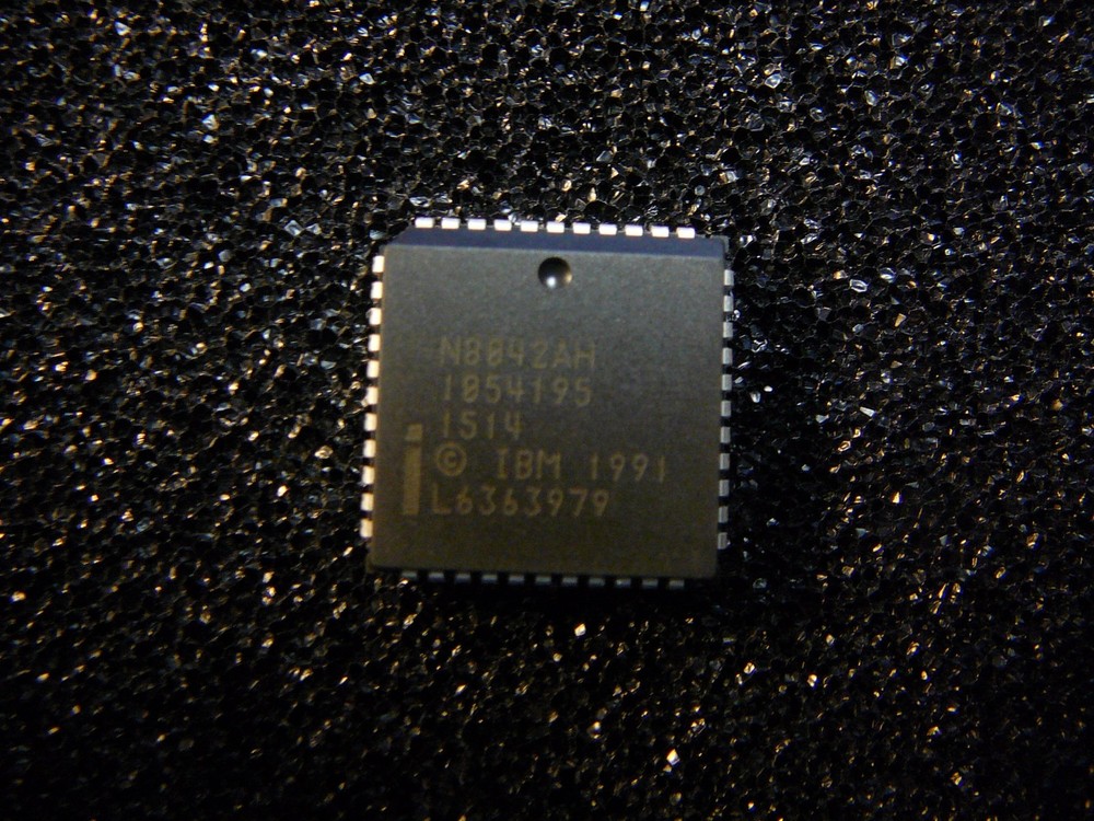INTEL N8042AH 8-Bit MROM 0.833MHz Microcontroller IC PQCC-44 **NEW**