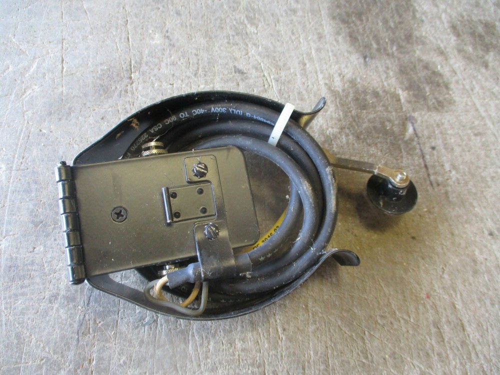 Nice or NOS CW Key, Knee Clip, for Morse Code, Pilot, Ham Radio, etc.