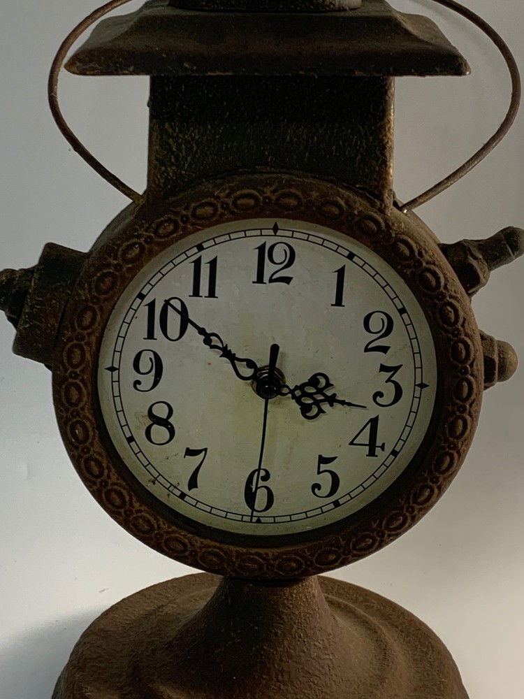 Clock Rustic Farmhouse Heavy Metal Table Clock Quartz Battery (NOT WORKING READ)