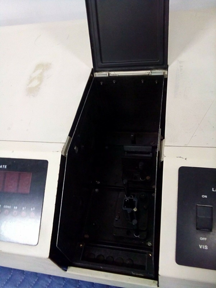 Perkin Elmer Coleman Instruments Model 552 Spectrophotometer