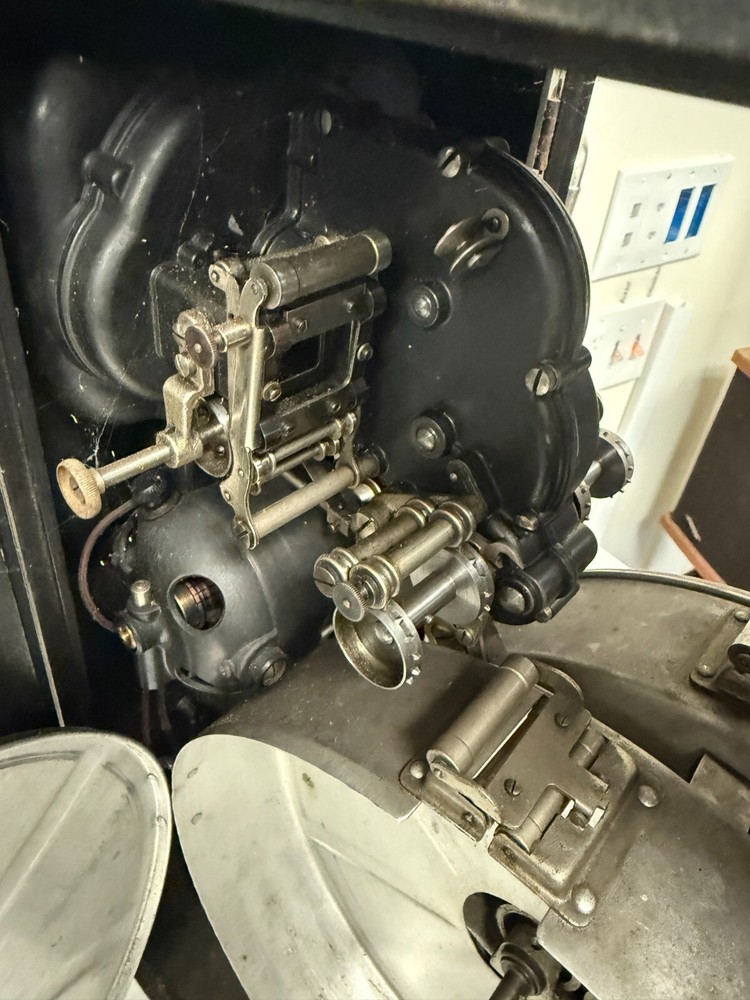 THE AMERICAN PROJECTOSCOPE - MODEL M - AMERICAN PROJECTING / 35mm PROJECTOR