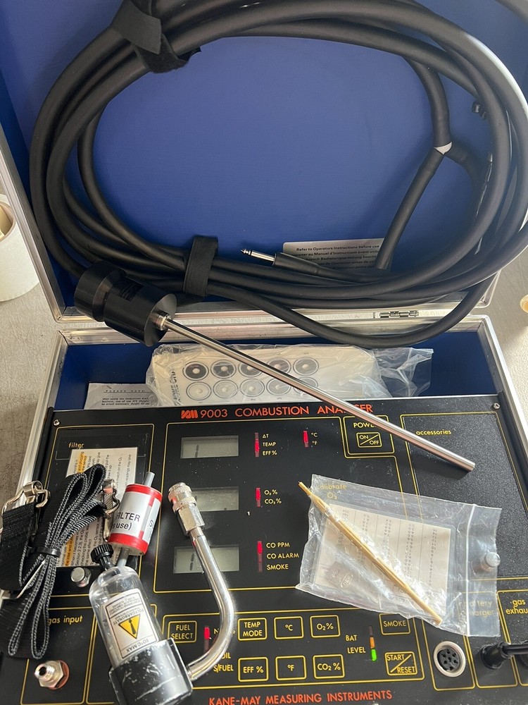 Kane-May 9003 Combustion Analyzer W/case
