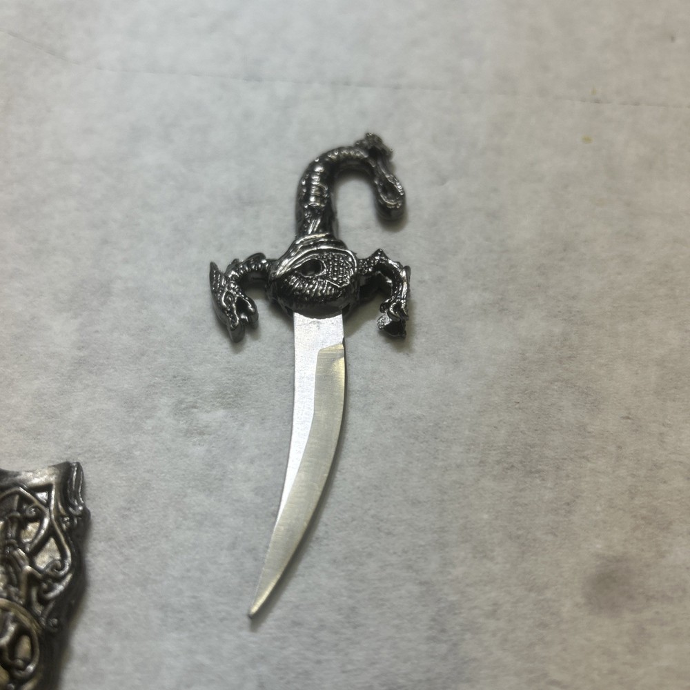small dagger knife