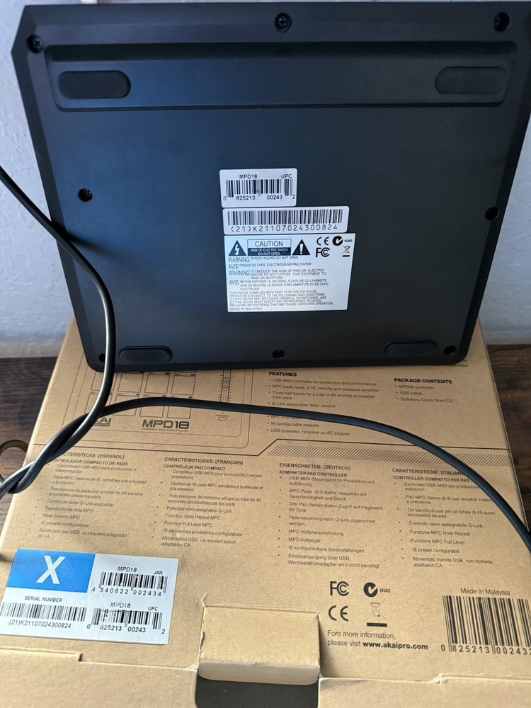 Akai MPD18 USB MIDI Pad Controller 16 MPC Pads w/ Software Disc Tested