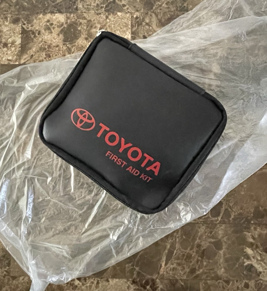 TOYOTA  EMERGENCY FIRST AID KIT CASE     *NEW